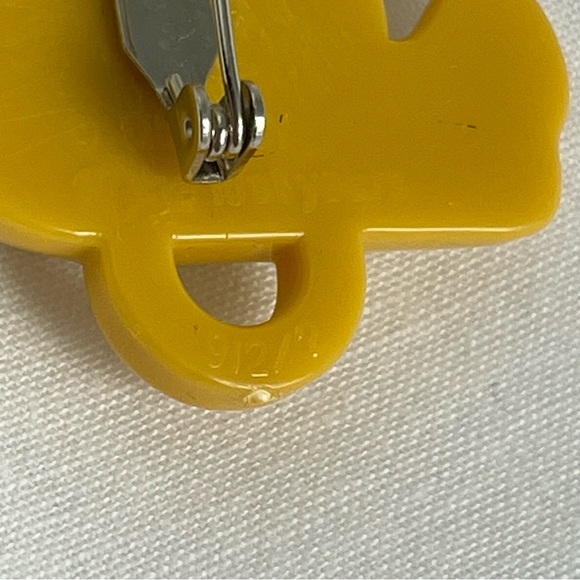 VTG Winnie the Pooh Pacifier Clip Brooch Pin The First Years - Picture 3 of 9